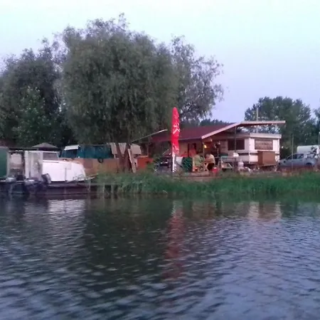 Oreg Harcsa Vendeghaz 招待所 *